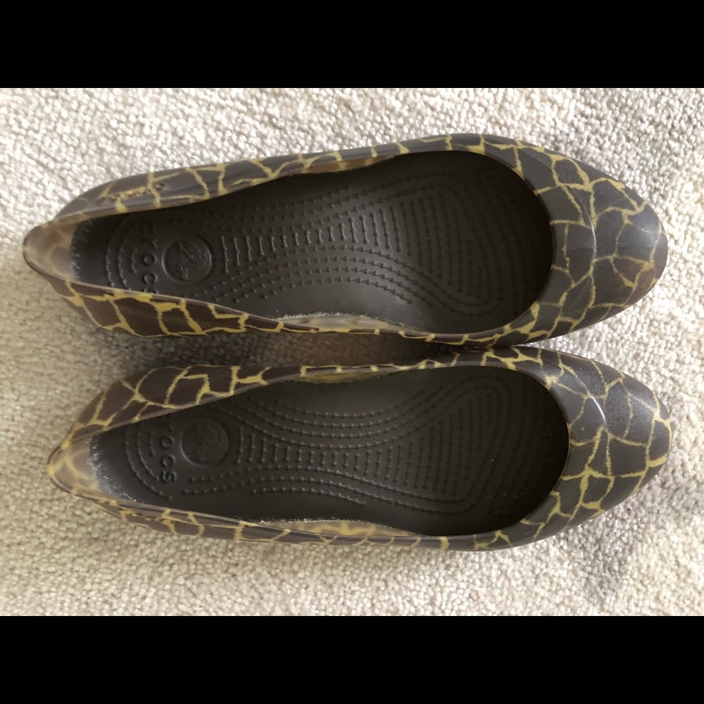 EUC Leopard Crocs flats